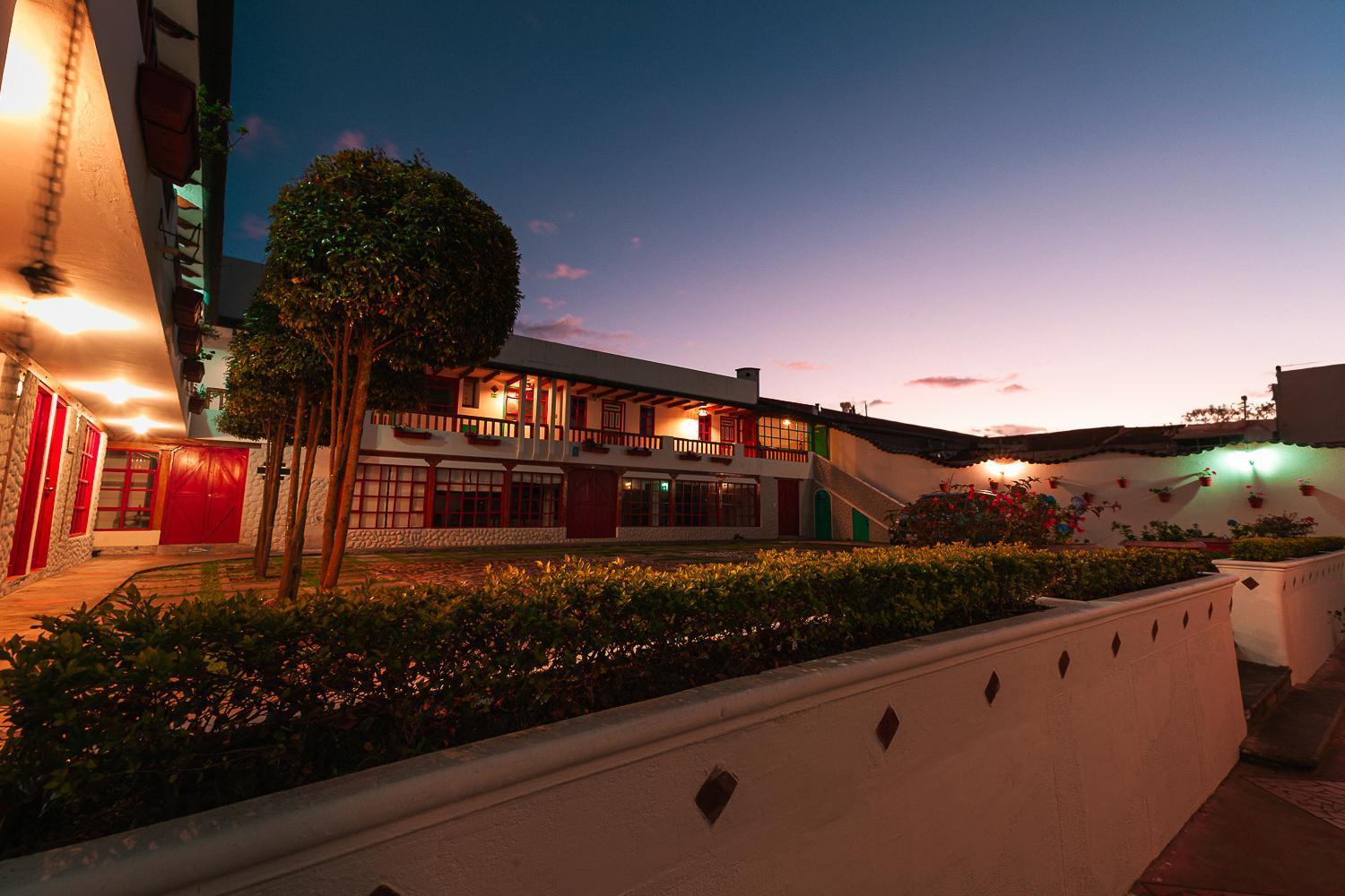 Acoma Hotel Otavalo Buitenkant foto